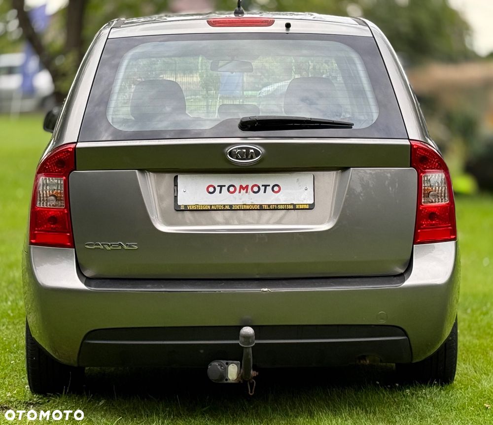 Kia Carens - 4