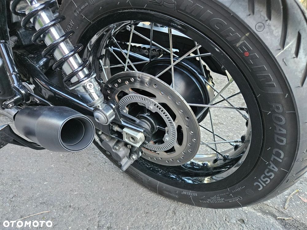 Triumph Bonneville - 9
