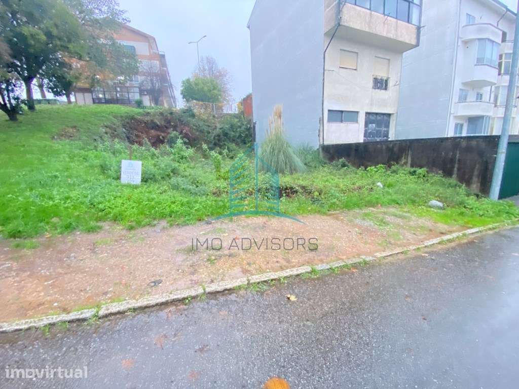 Terreno para construção com 198m2 com 3 frentes com vistas sobre o ... - Grande imagem: 2/9