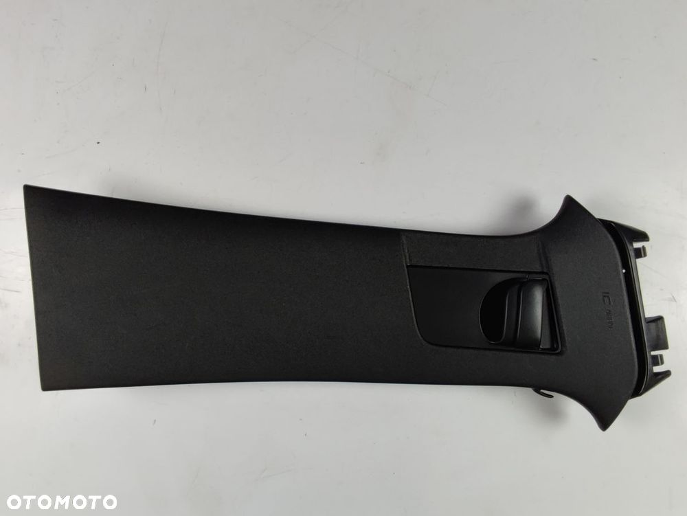 VOLVO XC40 17-21r Poszycie Słupka Środkowego Prawe - 1