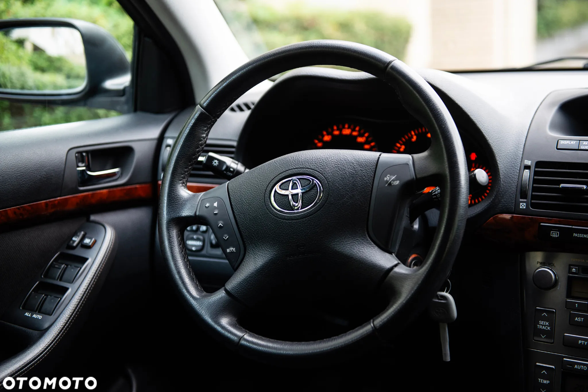 Toyota Avensis 1.8 Sol - 27