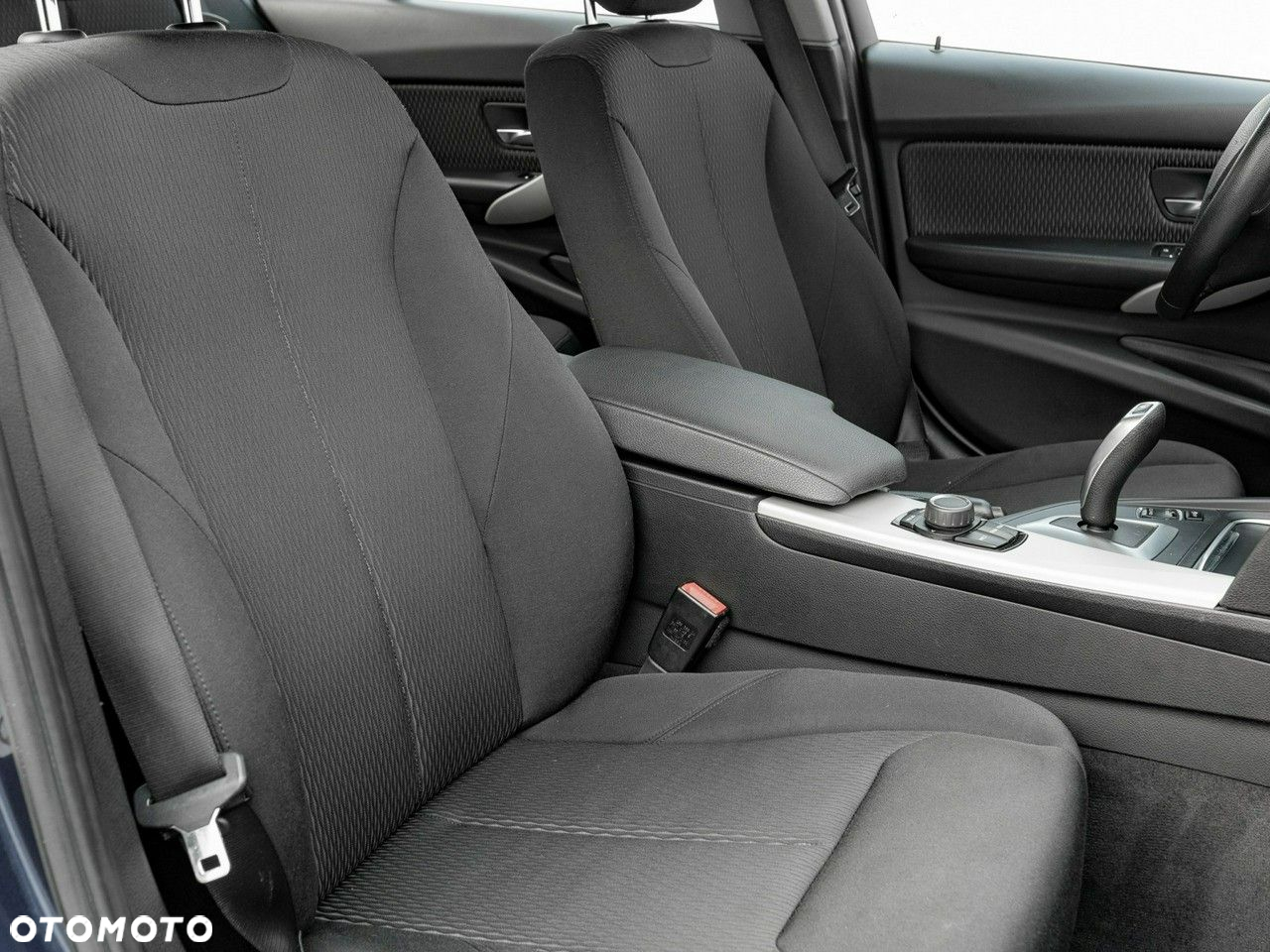 BMW Seria 3 330i xDrive Advantage - 36