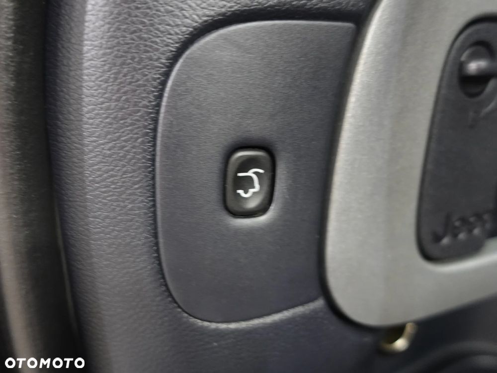 Jeep Cherokee - 24