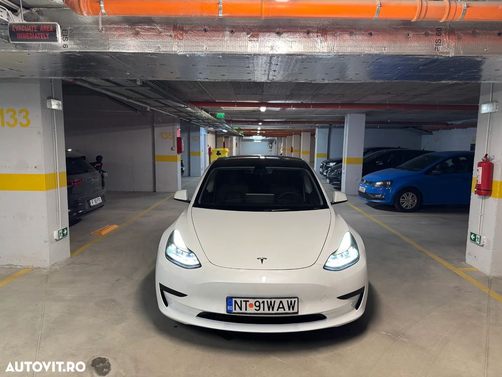 Tesla Model 3 - 1