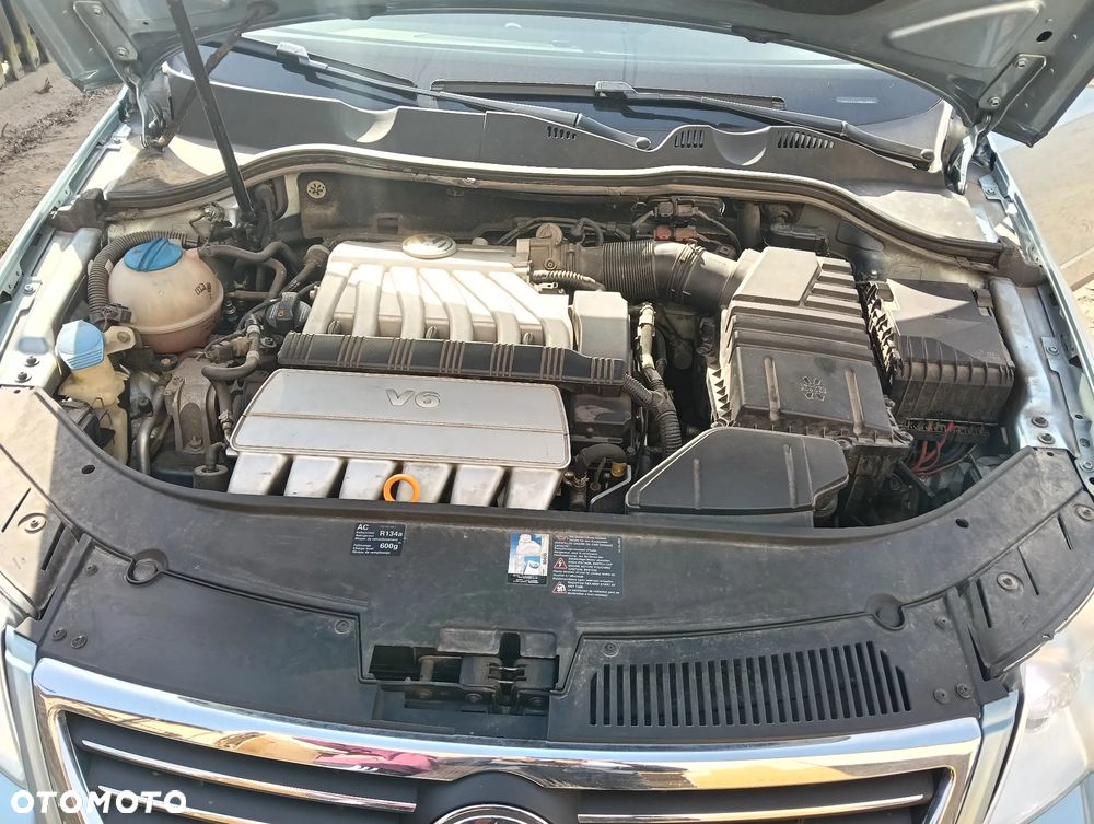 Volkswagen Passat 3.2 V6 FSI 4Mot Highline DSG - 16