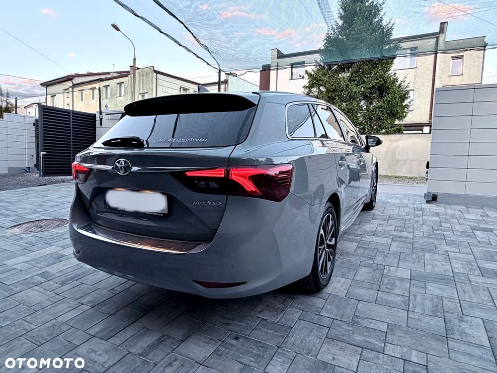 Toyota Avensis 1.8 Premium - 2