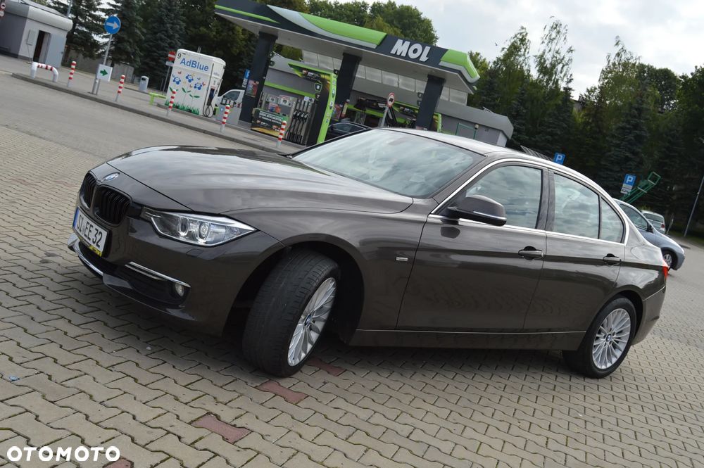 BMW Seria 3 318d Luxury Line - 22