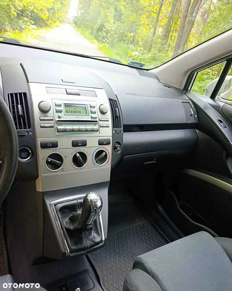 Toyota Corolla Verso - 7