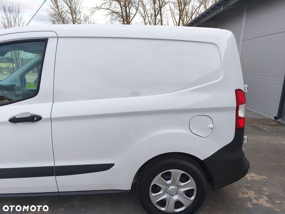 Ford Transit Courier - 11