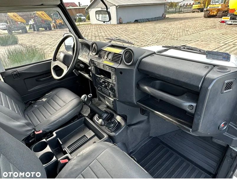 Land Rover Defender - 20