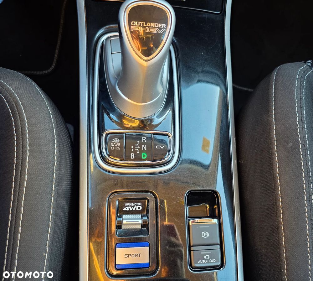 Mitsubishi Outlander 2.4 4WD Plug-In Hybrid Diamant - 19