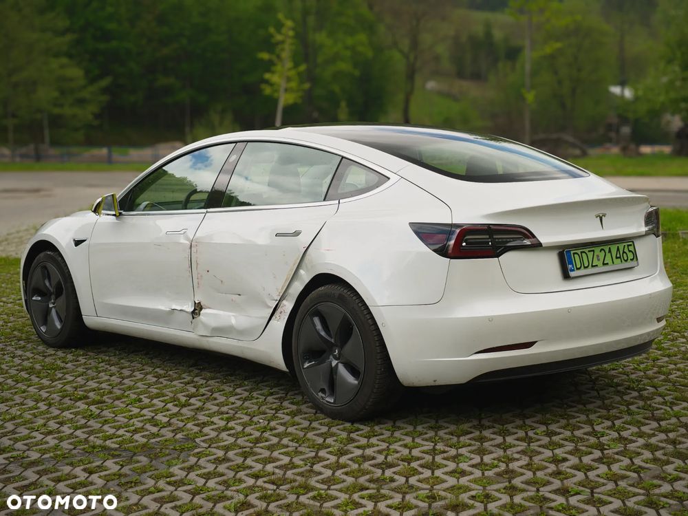 Tesla Model 3 Standard Reichweite Plus Hinterradantrieb - 3