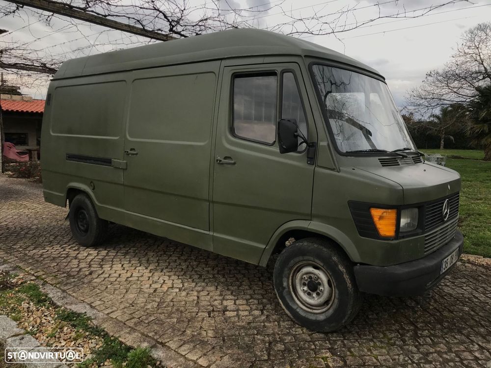 Mercedes-Benz 100 - 4