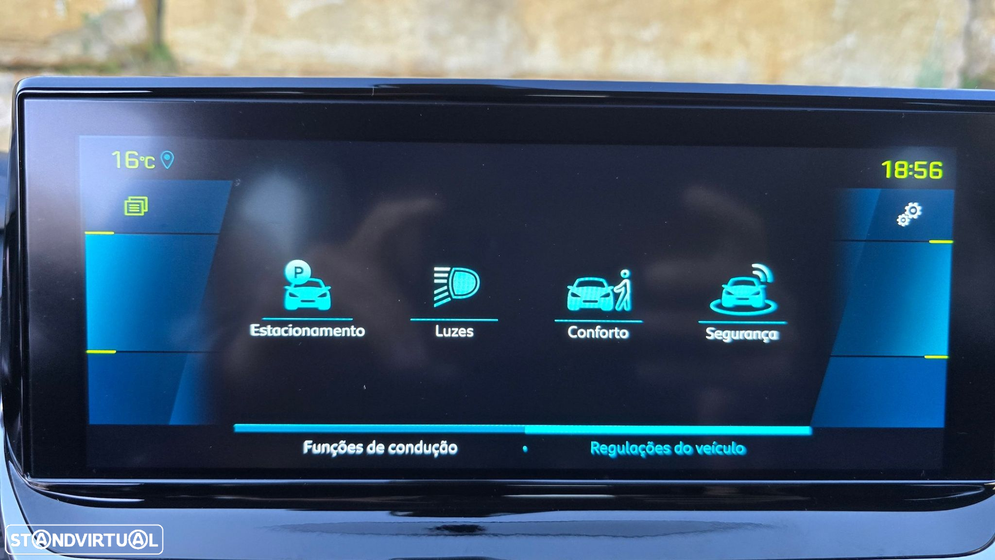 Peugeot e-208 Allure - 28
