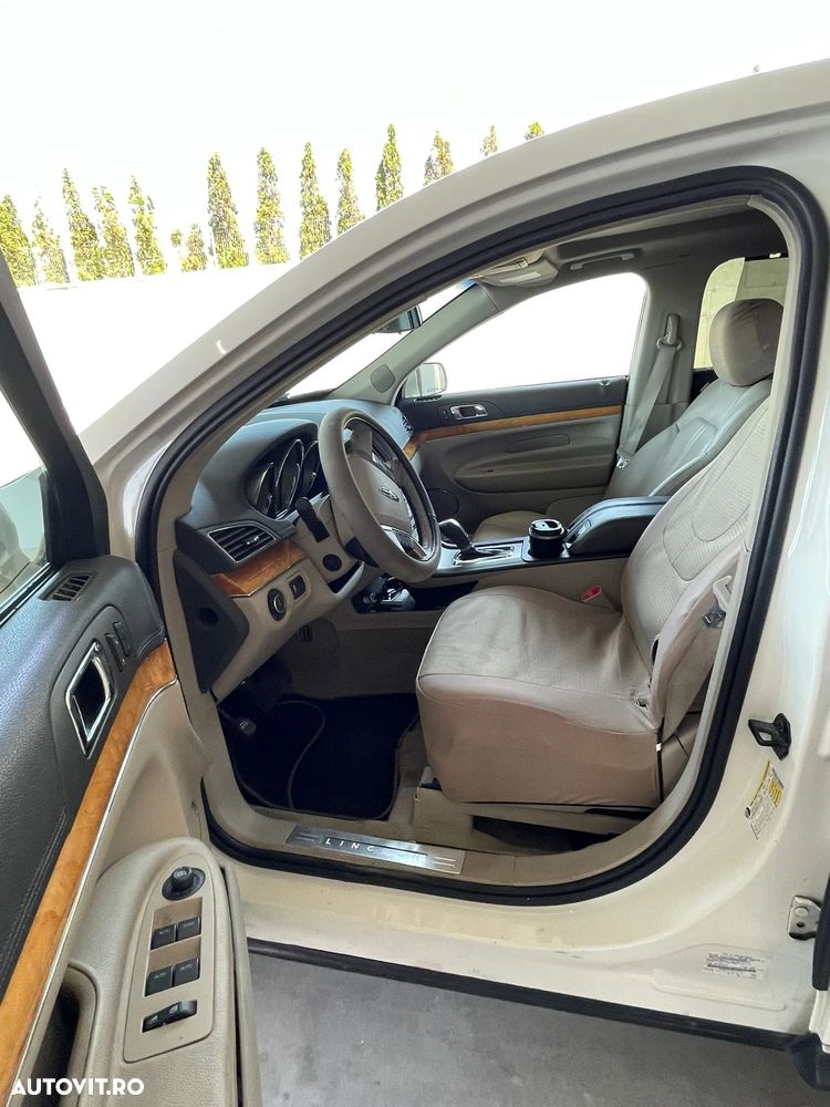 Lincoln MKT - 10