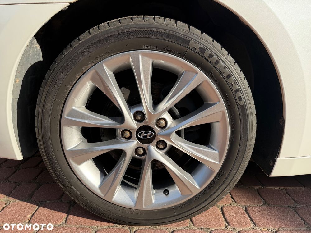 Hyundai i40 Kombi blue 1.6 Family - 12