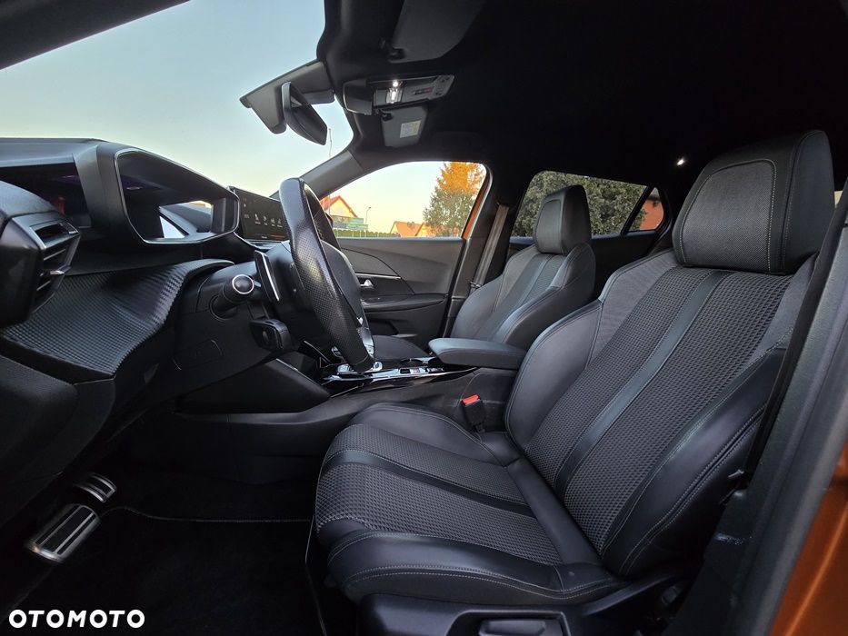 Peugeot 2008 PureTech 130 EAT8 GT - 26