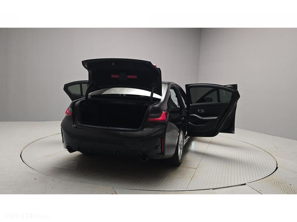 BMW Seria 3 320d xDrive mHEV M Sport - 12