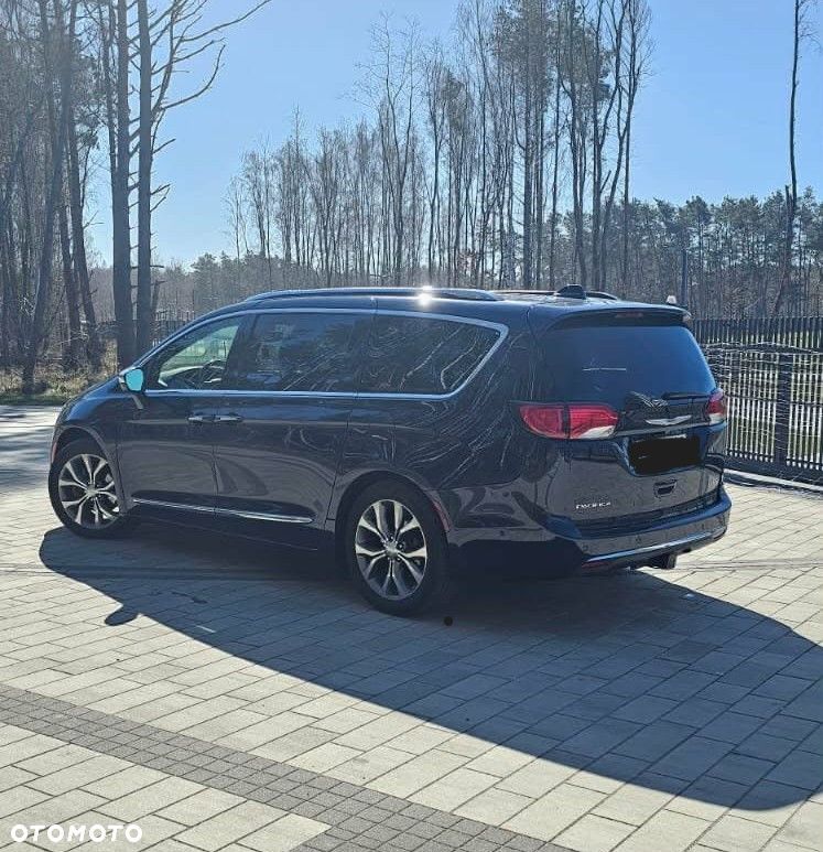 Chrysler Pacifica - 4