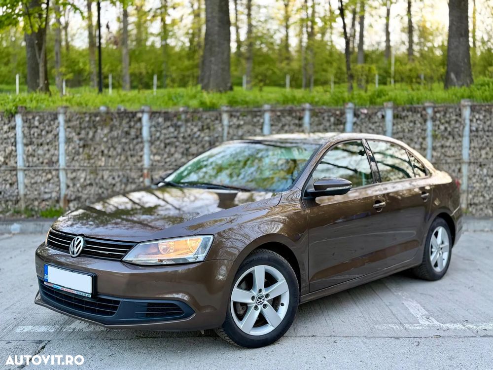 Volkswagen Jetta - 2