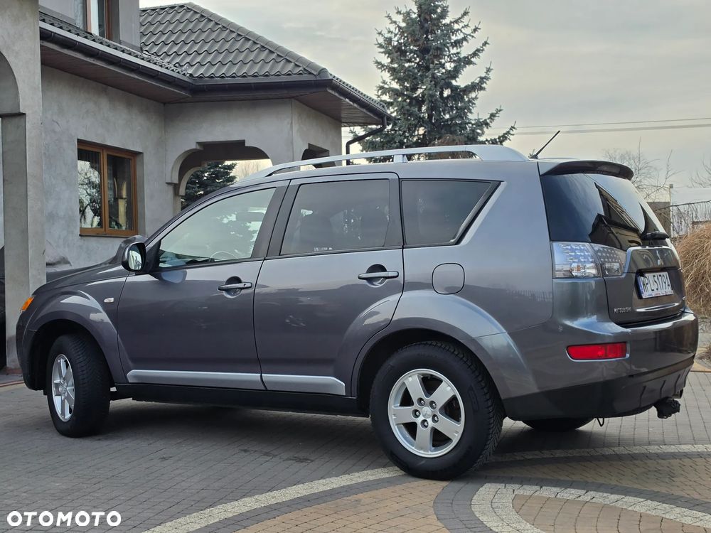 Mitsubishi Outlander - 2