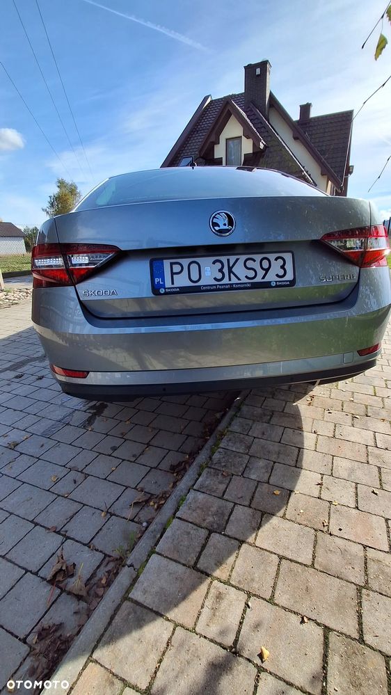 Skoda Superb 2.0 TDI SCR Style DSG - 4