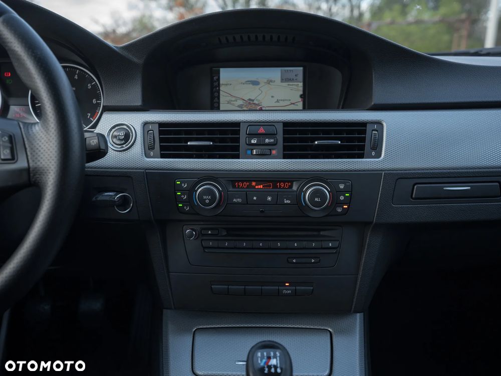 BMW Seria 3 318i Edition Sport - 26