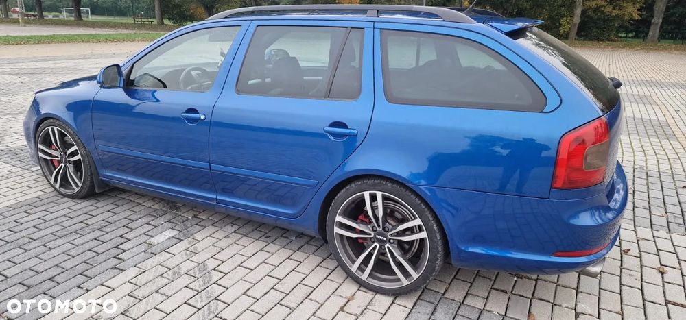 Skoda Octavia Combi 2.0 TSI RS - 2