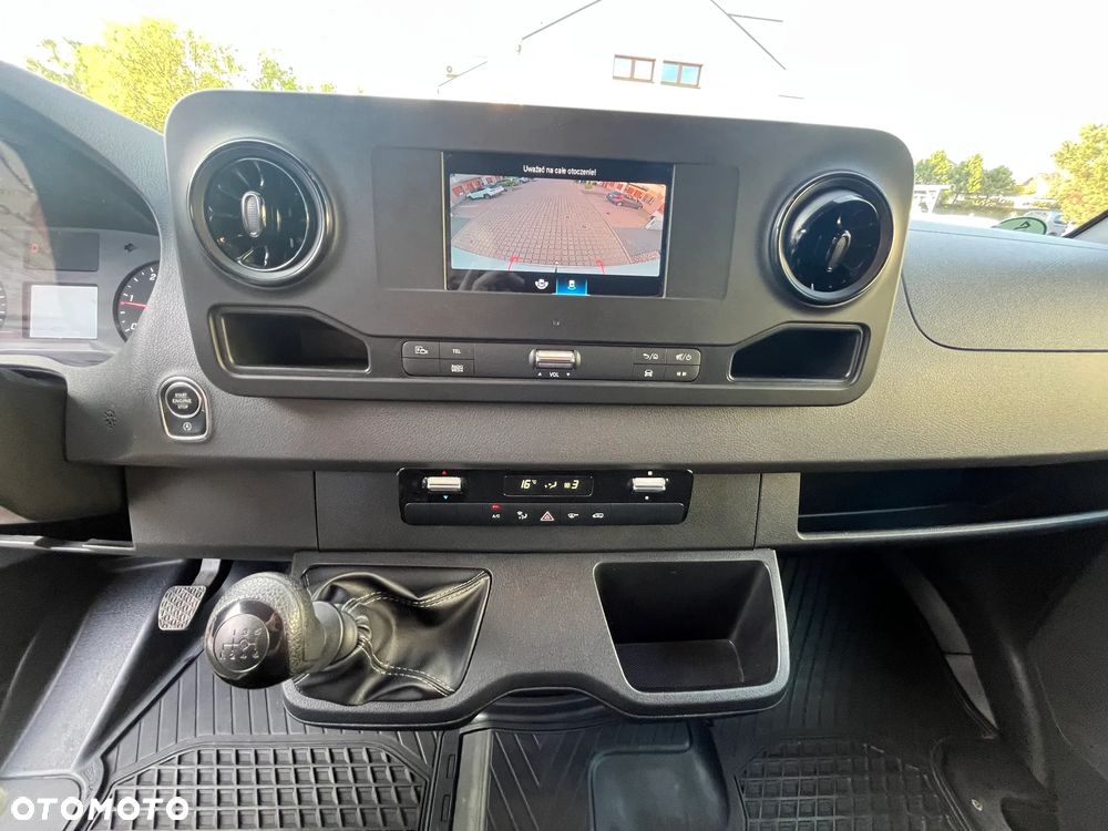 Mercedes-Benz SPRINTER - 11