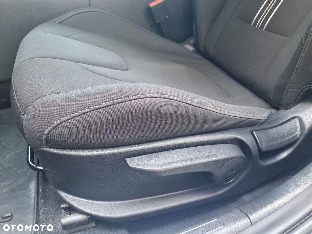 Hyundai Elantra 1.6 Smart CVT - 18