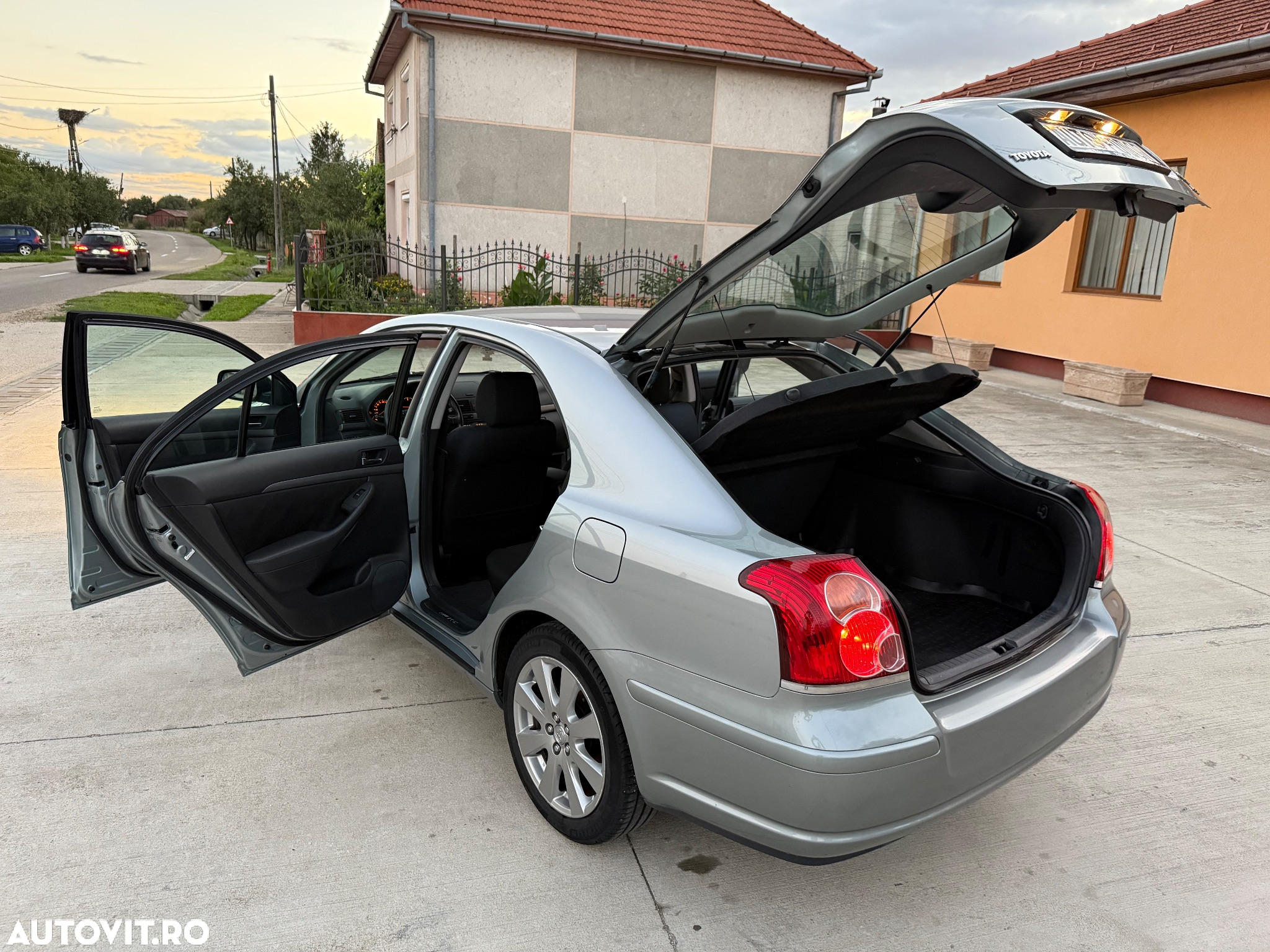 Toyota Avensis 2.0 D-4D Navi chrome - 35