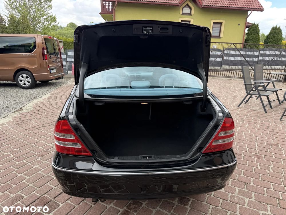 Mercedes-Benz Klasa C 200 Kompressor Automatik Avantgarde - 35