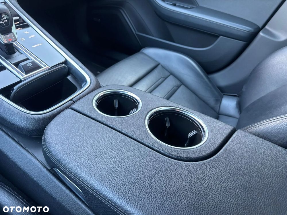 Porsche Panamera 4 Platinum Edition - 23