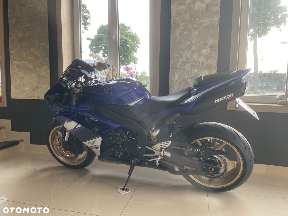 Yamaha R1 - 36