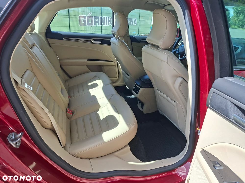 Ford Fusion - 16