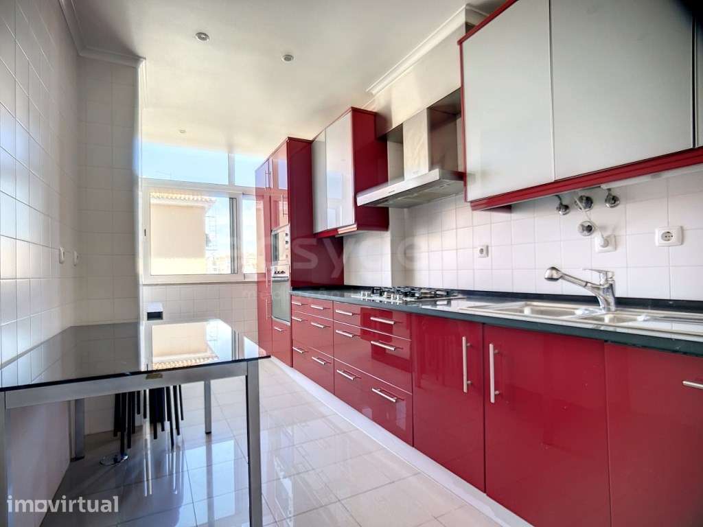 Apartamento T2 com varanda junto Av. Roma - Grande imagem: 3/17