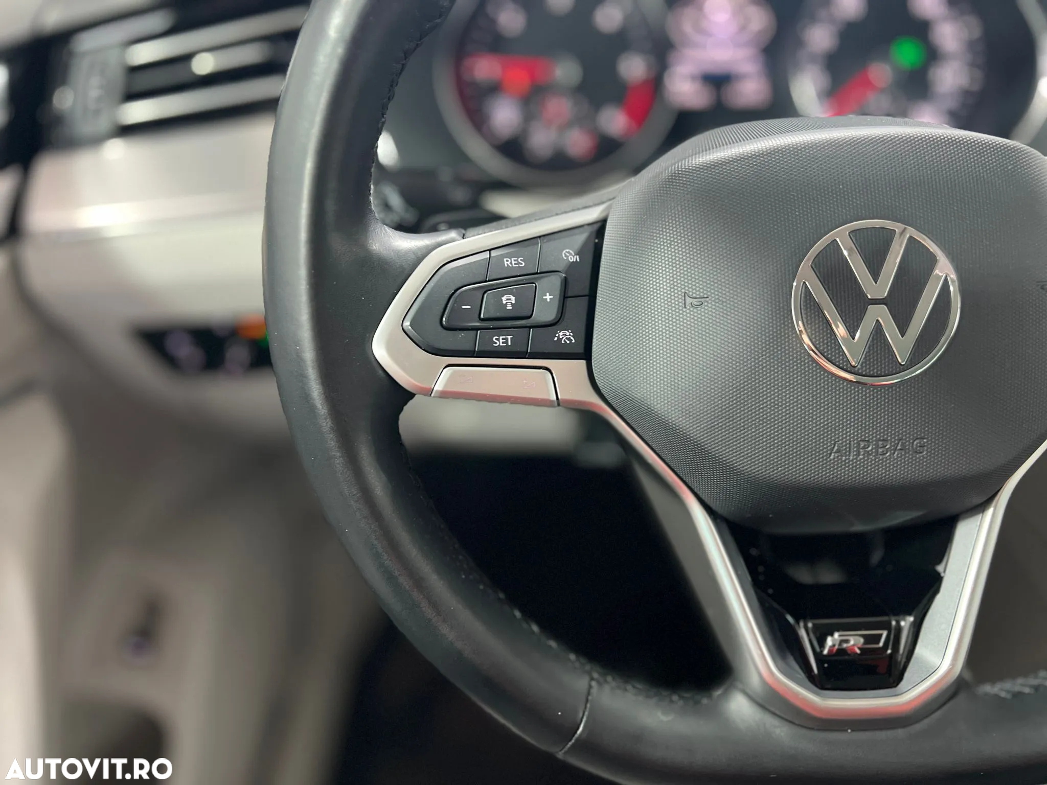 Volkswagen Passat Variant 2.0 TDI DSG R Executive - 19