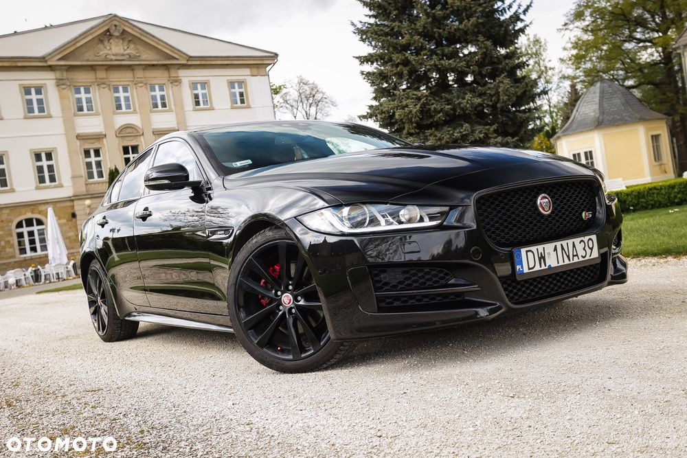 Jaguar XE 20d R-Sport - 1