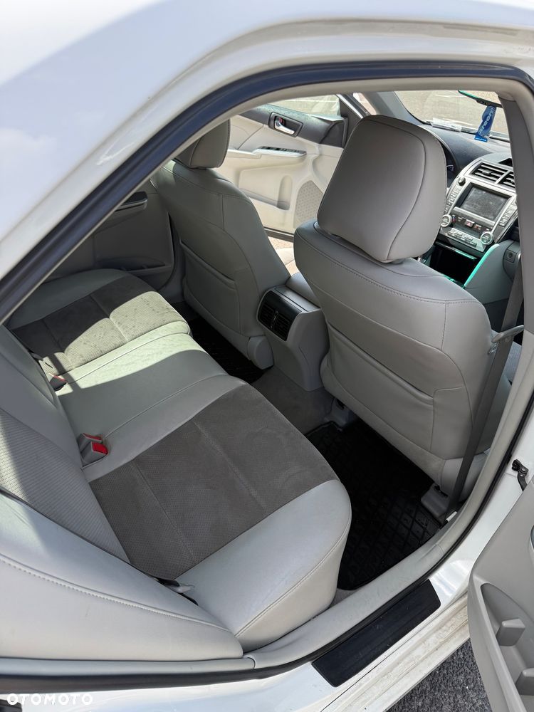 Toyota Camry 2.4 Hybrid - 9