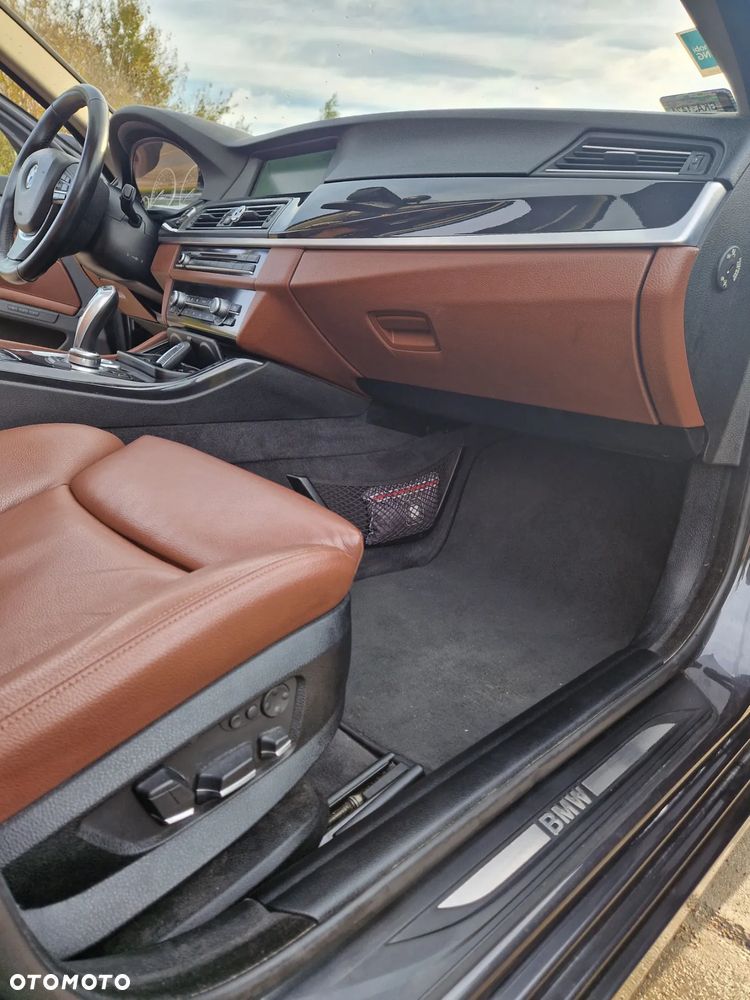 BMW Seria 5 525d xDrive - 15