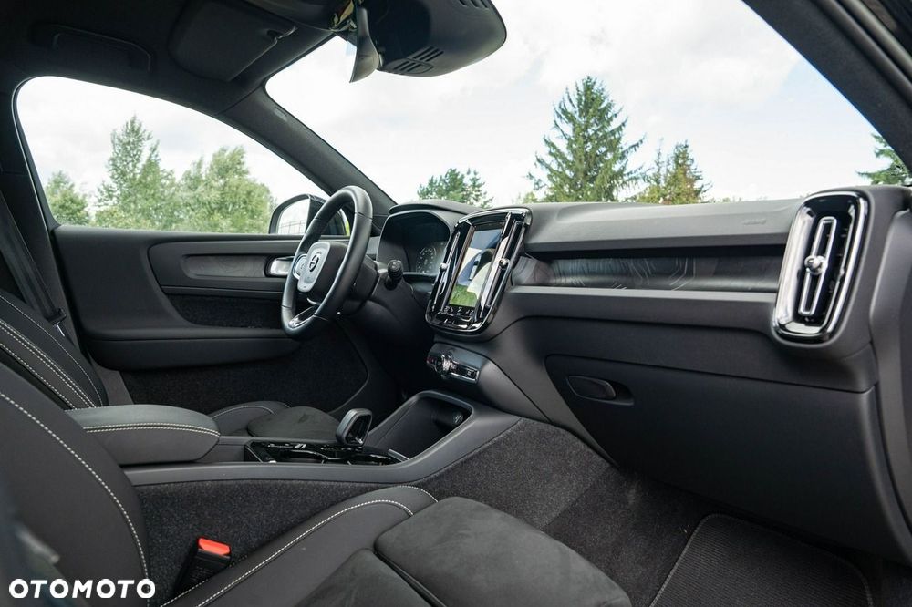 Volvo XC 40 - 25