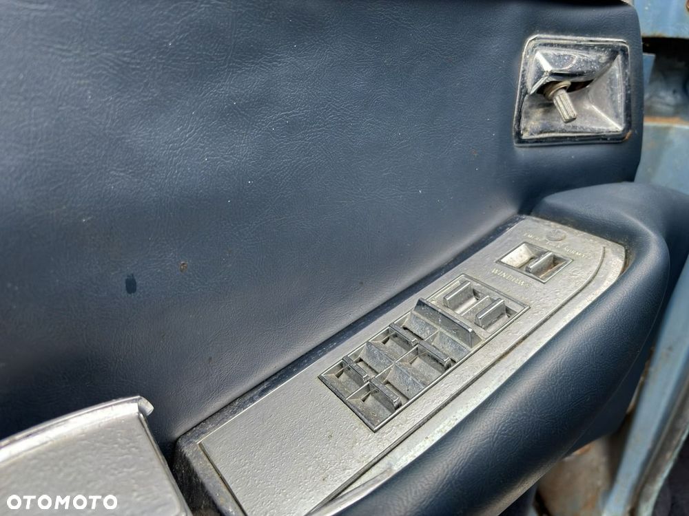 Cadillac Deville - 28