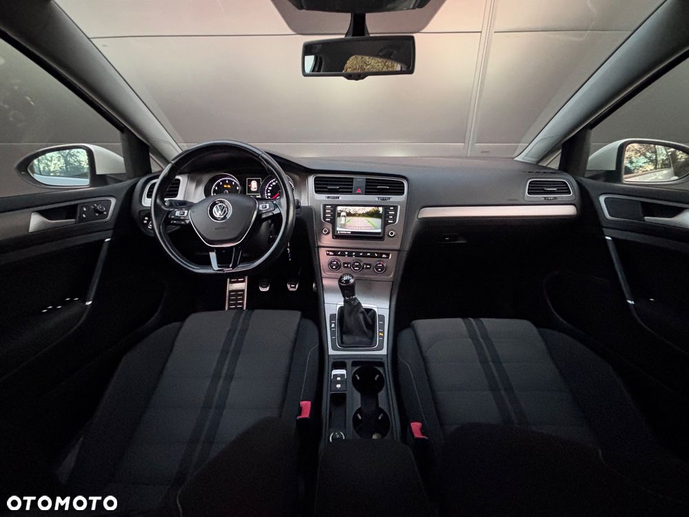 Volkswagen Golf - 8