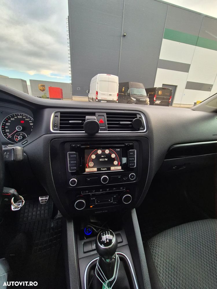 Volkswagen Jetta 1.6 TDI Life - 8