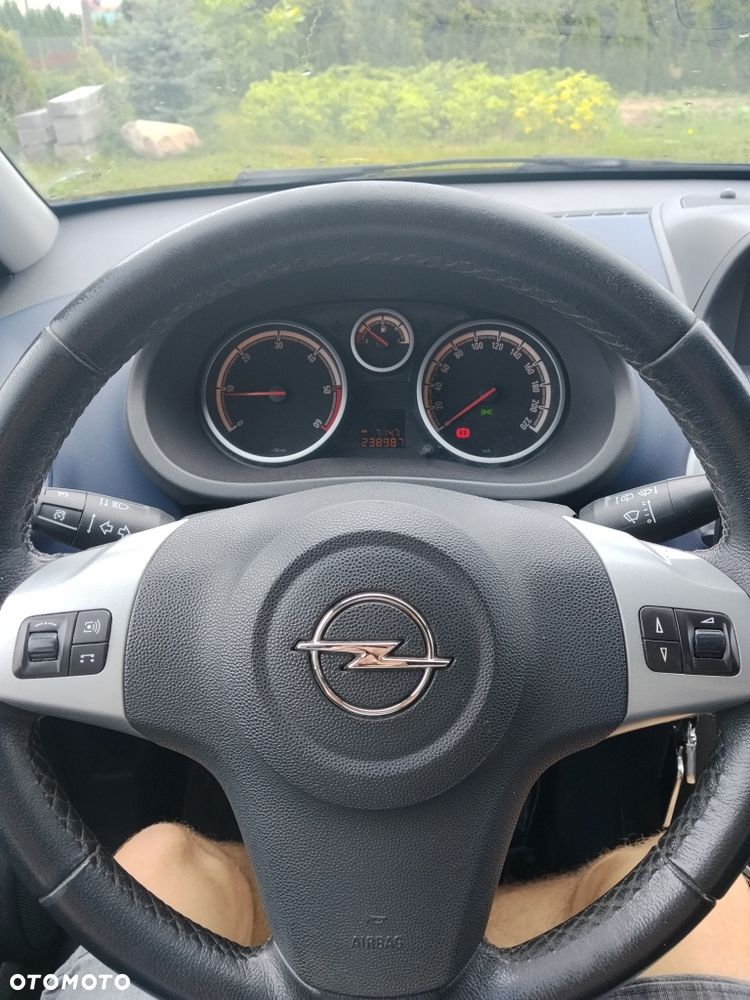 Opel Corsa - 8