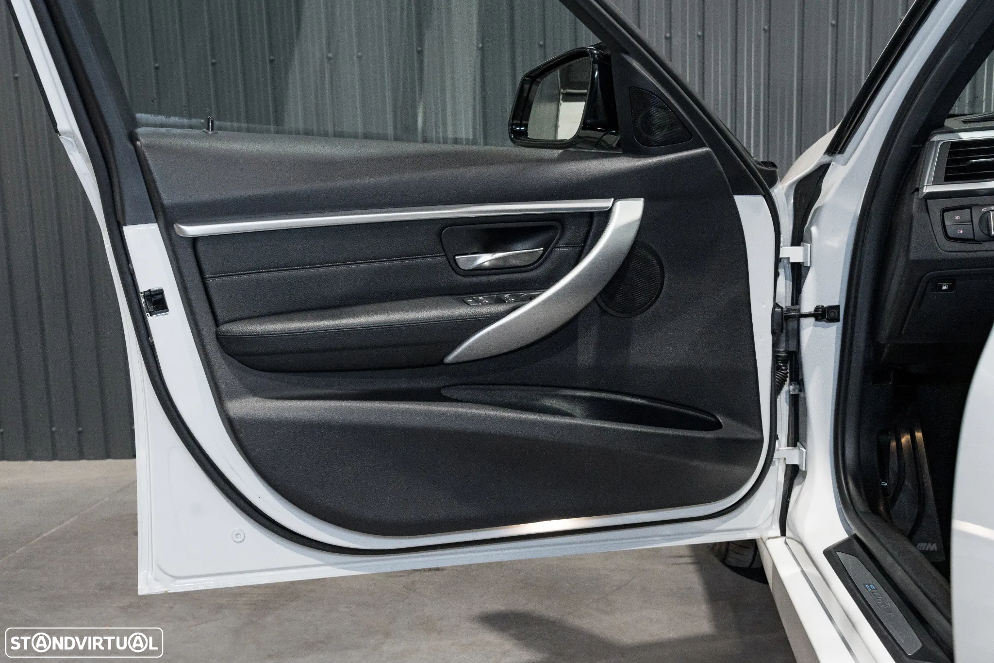 BMW 330 e iPerformance Pack M - 20