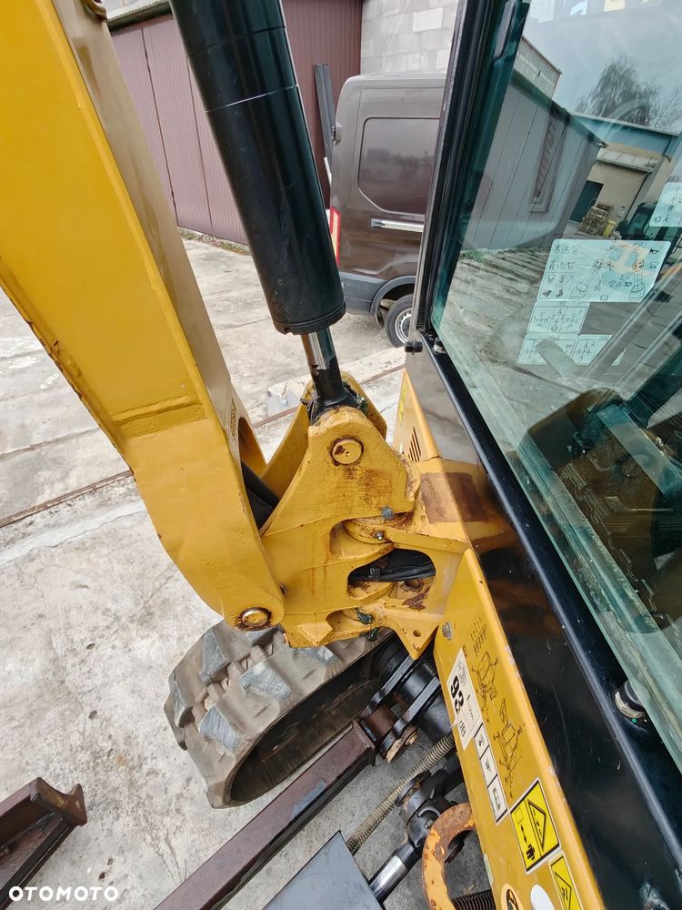 Caterpillar 301.6 - 8