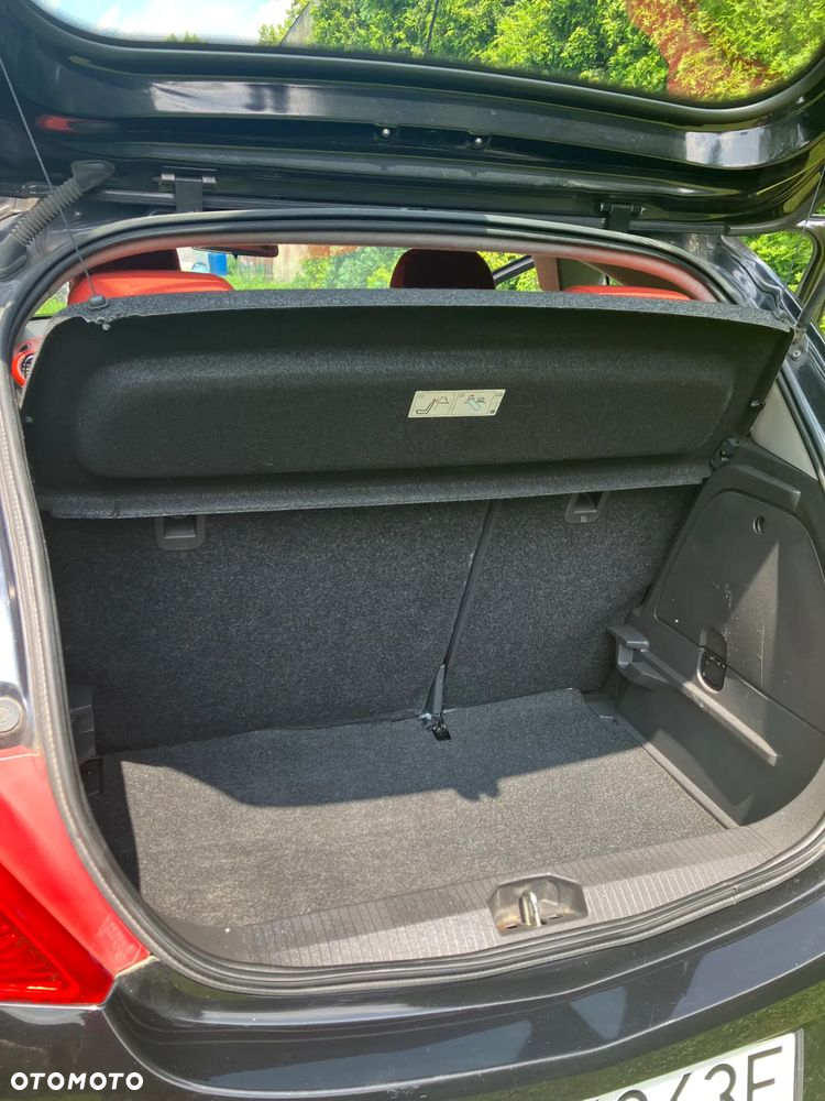 Opel Corsa 1.4 16V Enjoy - 20