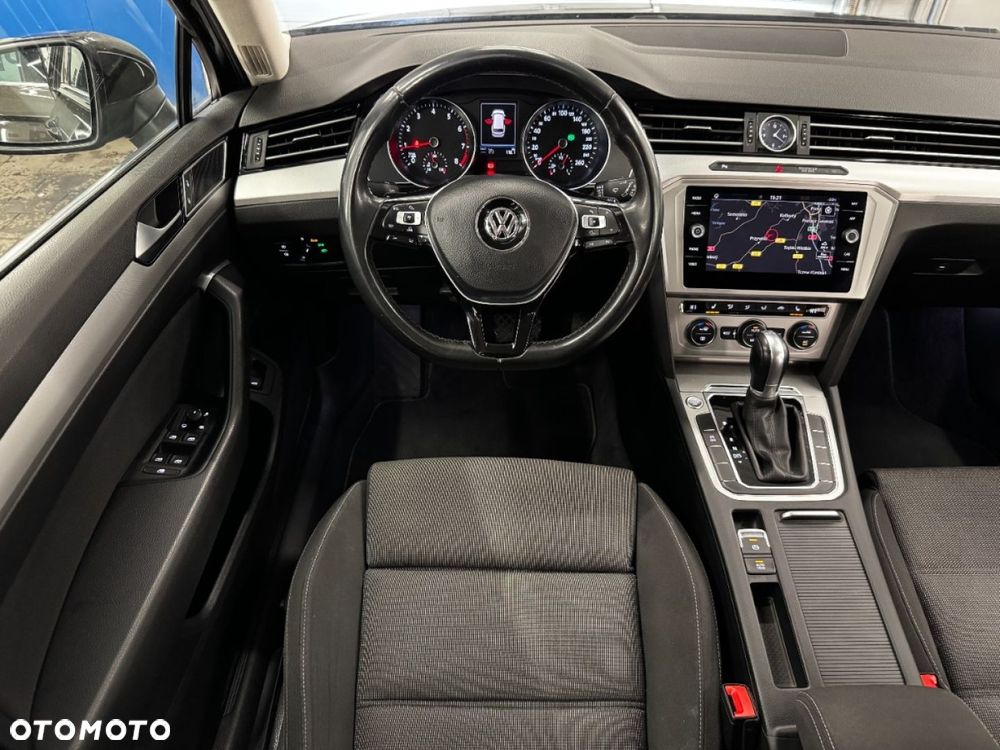 Volkswagen Passat - 25