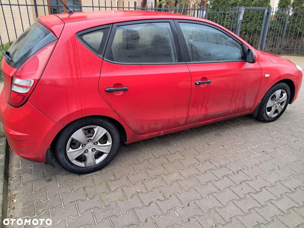 Hyundai i30 1.4 Base + - 18